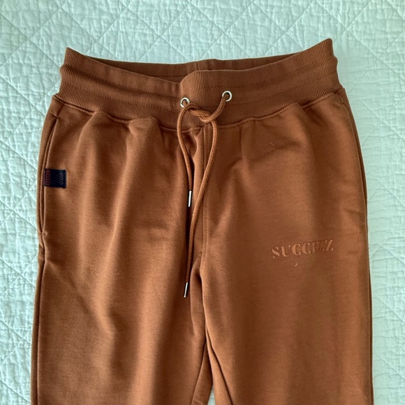 Chicago Based SUCCEZZ - Brown Hoodie and Joggers Set - Picture 10 of 15
